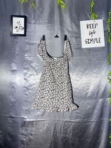 pull&amp; Bear Floral Print Mini Dress