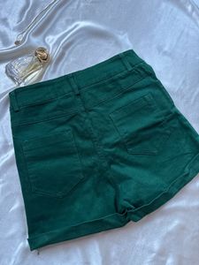 Stylish High-Waisted Green Shorts