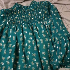 sleves green top