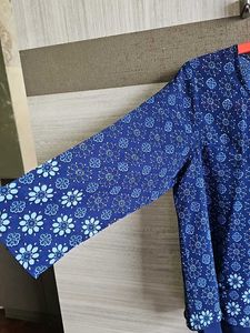 Stylish Blue Floral Print Top