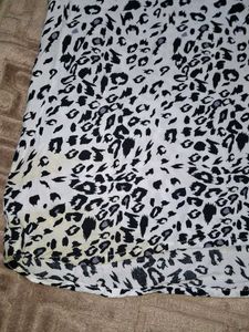 Chic Leopard Print Zipper Top