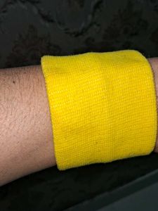 Nike Yellow Wristband 💛🖤