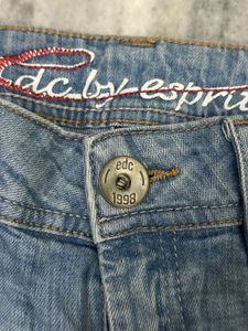 Esprit Light Wash Denim Capri Jeans