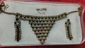 Stunning Rhinestone Necklace and Earring Set