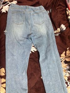 Light Wash Ripped Jeans