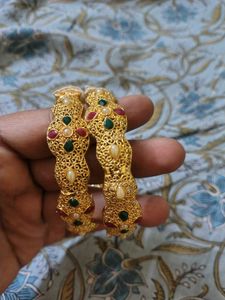 Exquisite Gold Bangle Set with Gems
