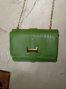 Chic Green Croc Embossed Shoulder Bag