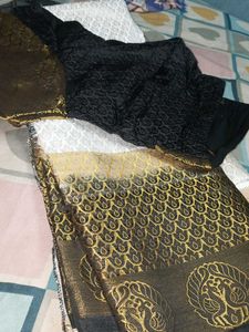 Elegant Black &amp; Gold Saree with Blouse