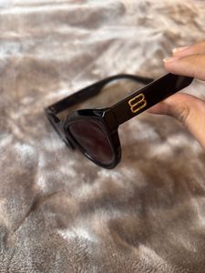 Chic Black Sunglasses