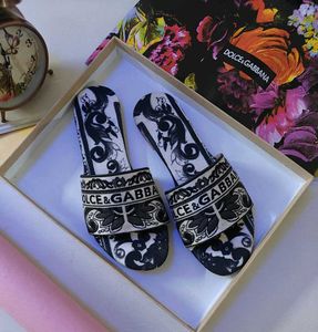 Dolce &amp; Gabbana Slides