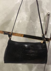 Chic Black Croc Embossed Shoulder Bag
