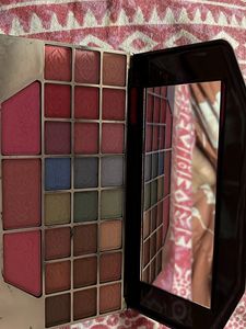 Foundation And Eye Shadow Plate