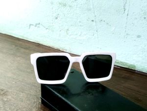 Spectacle