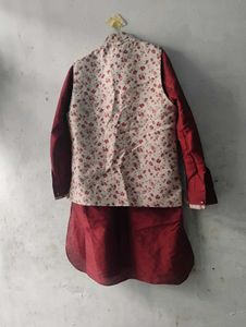 20%off Maroon Kurta with Floral Vest