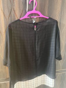 Chic Black Grid Print Top