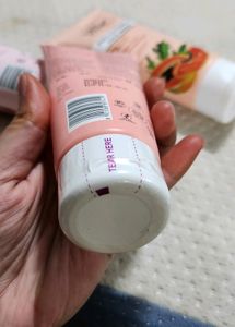( Sealed) Grapefruit Squeeze Face Wash
