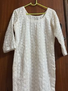Chikankari kurti w boat necked with long sleeve