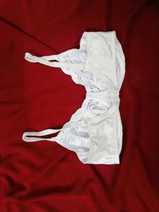 🇳🇿💫🎀Elegant White Satin Lace Bra