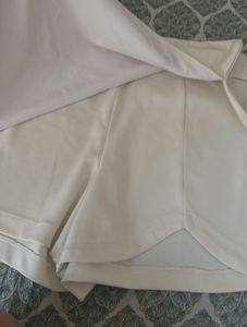 Chic white Skort