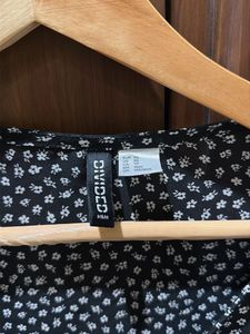 Chic Black &amp; White Ditsy Print Blouse