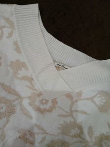 Floral Print v nrck or offshoulder pullover