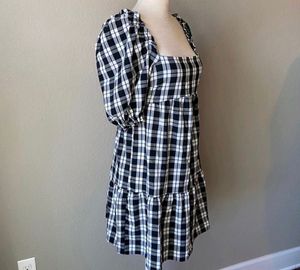 Squared Neck Balloon Sleeve Checked Size M