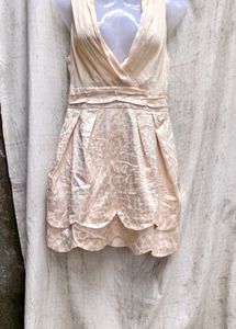 I. Elegant Sleeveless V-Neck Dress