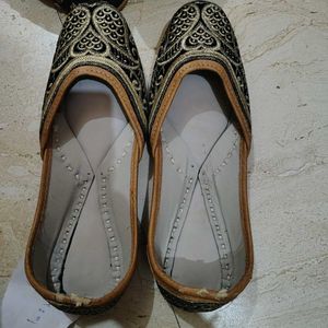 Embroidered Juttis - Ethnic Footwear