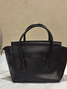 Chic Black Handbag