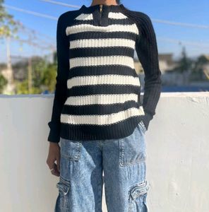 Price Drop!! Black And White Stripes Sweater🤌🏻❤️