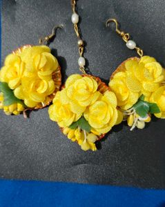 Yellow Floral Maang Tikka Set