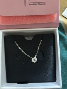 Elegant Flower Pendant Necklace