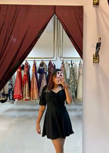 Chic Black Puff Sleeve Dress