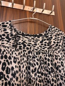 Chic Leopard Print Tunic Top