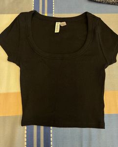 Basic Black Ribbed Crop Top