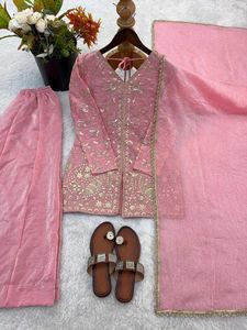 Elegant Pink Kurta Set with Dupatta &amp; Pants