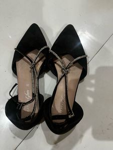 Elegant Black Pointed Toe Heels