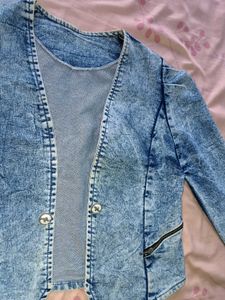 "Chic Indigo Short Denim Jacket – Effortless Style