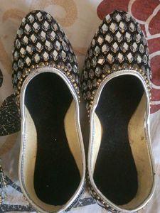 Embellished Juttis/Mojaris
