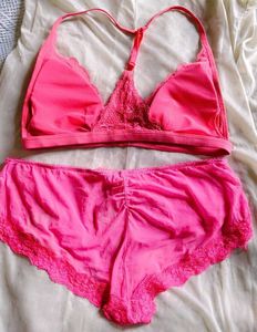 Coral Lace Bralette with beautiful brief 👍
