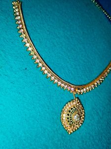 Exquisite Gold Tone Jewelry Set