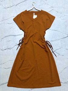 Chic Lace-Up Detail Midi Dress