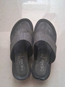 Nexo Stylish Grey Flip-Flops