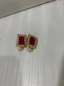 Elegant Pearl Choker with Red Stone