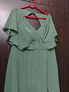 Elegant Green Maxi Dress with Slit