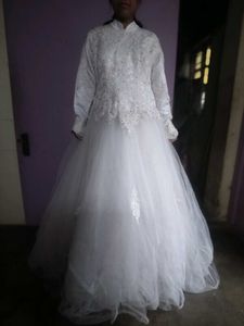 White wedding gown ( bust size adjustable)