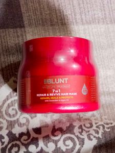 Blunt 7-in-1 Repair & Revive Hair Mask