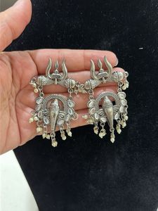 Extremely lightweight. Brand new.Oxidized