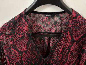 Red &amp; Black Snake Print Zipper Blouse