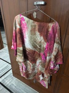 Abstract Print Flowy Top